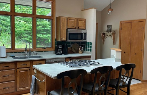 Old Timberline House | Wildest Dreams Cabin ⛰ - Hot Tub, Fire Pit, Dolly Sods Hiking, Lake Access 🛶