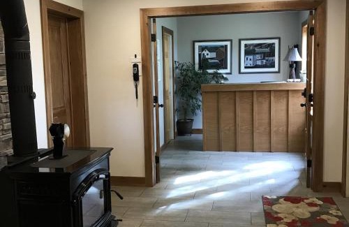 Rocky Harbour Hotel | Wildflowers Country Inn