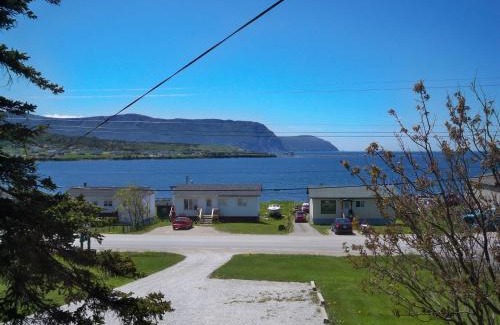 Rocky Harbour Hotel | Wildflowers Country Inn