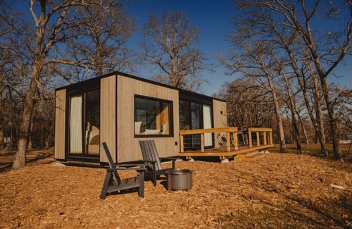 West Tawakoni Cabin | Wilding Hotels Gathering Suite