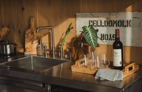 West Tawakoni Cabin | Wilding Hotels Tawakoni Gathering Suite