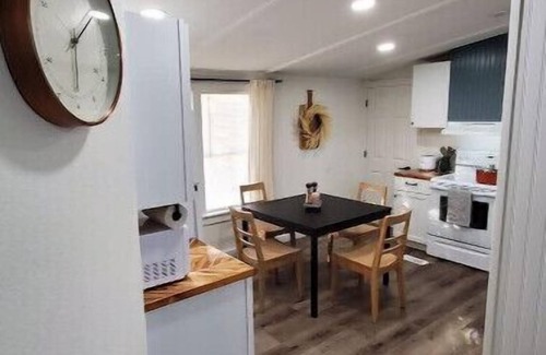 Cedar Creek House | Wildlife Haven King Bed! Free snacks, near Austin!
