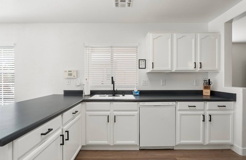 Parkwood Ranch House | Wildrose Retreat, Adventure, Golf, Pool, BBQ