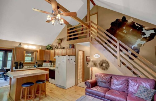 Huntingdon Ski Chalet | Wildwood Chalet -Raystown Lake Vacation Rentals, Aunt Susie's