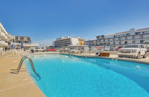 Wildwood Crest Condo | Wildwood Crest Condo w/Pool & Beach Access!