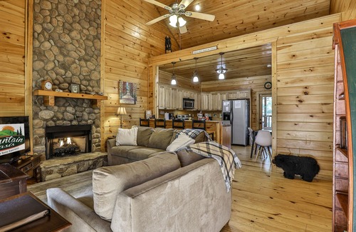 Ellijay Cabin | Wildwood - Dog Friendly, Hot Tub