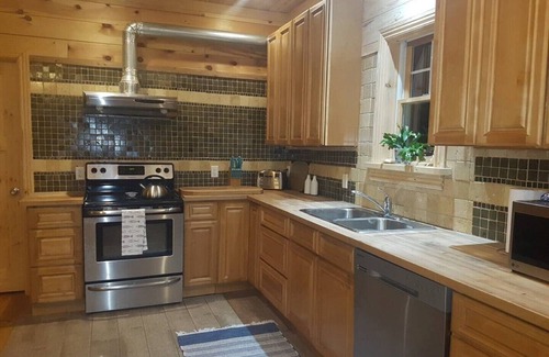 Juan de Fuca Electoral Area House | Wildwood Rainforest Retreat: Jordan River Cabin