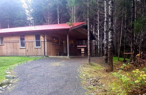 Juan de Fuca Electoral Area House | Wildwood Rainforest Retreat: Jordan River Cabin