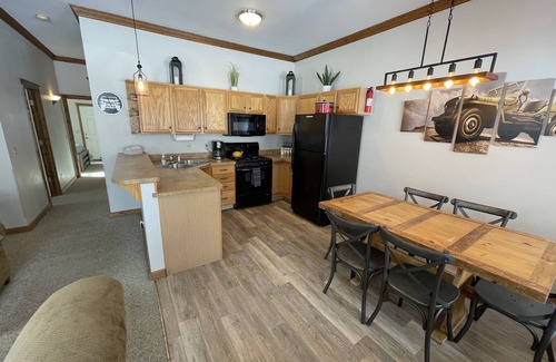 Ouray Condo | Will it be ICE AXE, CRAWLER, NORDIC? 1200MGPS-Mtn Views! On River! BBQ & yard!