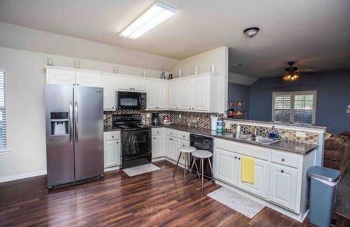 Lubbock House | Will-JR Castle, Tempurpedic King, 3BR 2BA, extra mattress.