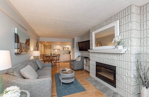 Thayerville Condo | Will O' The Wisp 105A: Lakefront Efficiency Condo with Patio, Recently Updated!