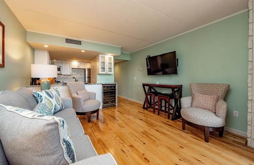 Mountainside Condo | Will O' The Wisp 501F: Lakefront 3 Level Condo with 3 Bedrooms, 2 Baths!