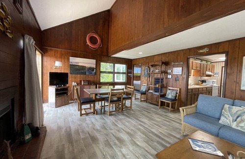 Hatteras House | Will's Hideaway 3 Bedroom Cottage by RedAwning