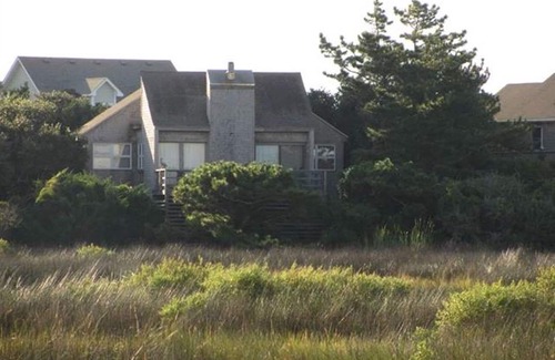Hatteras House | Will's Hideaway 3 Bedroom Cottage by RedAwning
