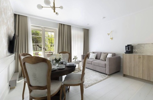 Kamienny Potok Apartment | Willa Szwarc by Elite Apartments | private terrace