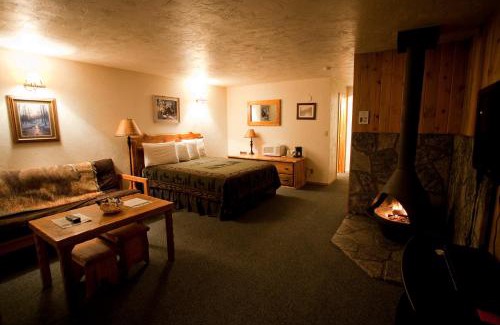 Crescent Hotel | Willamette Pass Inn & Chalets
