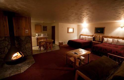 Crescent Hotel | Willamette Pass Inn & Chalets