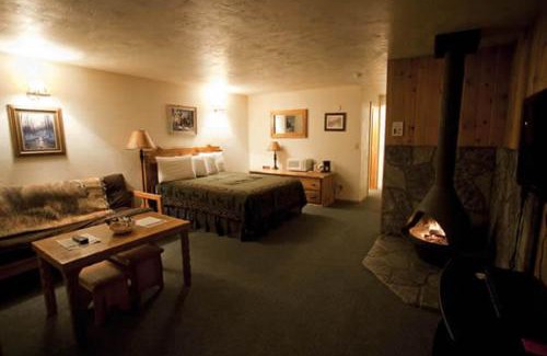Crescent Hotel | Willamette Pass Inn & Chalets
