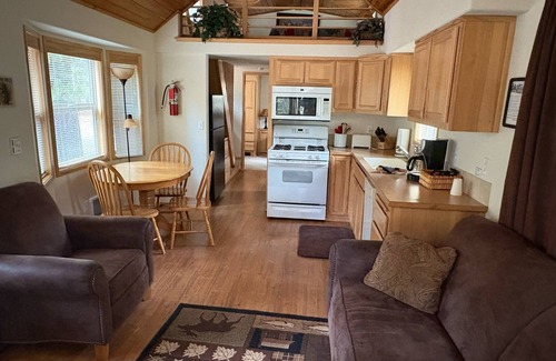 Crescent Hotel | Willamette Pass Inn Chalets