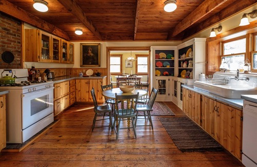 Livingston Cabin | Willetta's Cabin Is An Enlarged Nineteenth Century Log Cabin