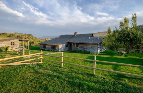 Livingston Cabin | Willetta's Cabin Is An Enlarged Nineteenth Century Log Cabin