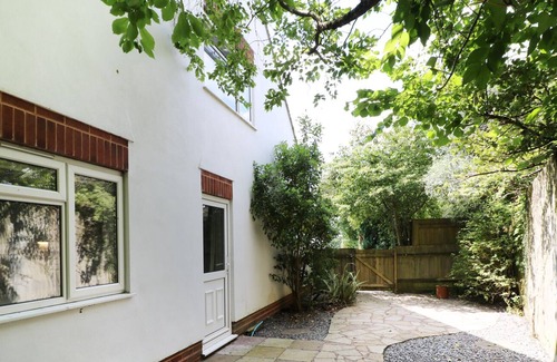 Exeter Cottage | WILLHAYES, pet friendly, with a garden in Exeter