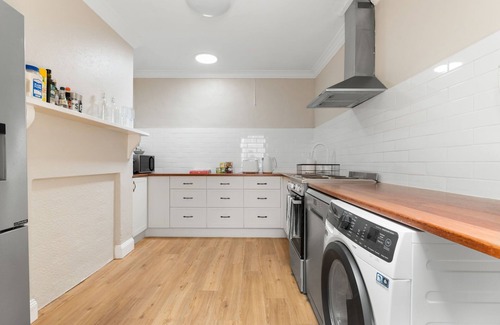 Bathurst House | William House - Heart of Bathurst - Sleeps 6