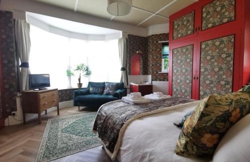 Bexhill-on-Sea House | William Morris, Spacious ground floor lux double bedroom