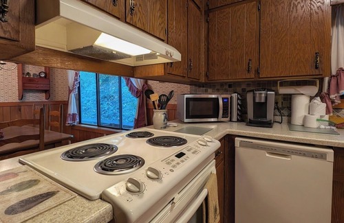 Lake Junaluska House | Williams Cottage/upper level on beautiful Lake Junaluska