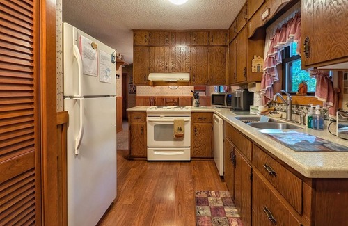 Lake Junaluska House | Williams Cottage/upper level on beautiful Lake Junaluska