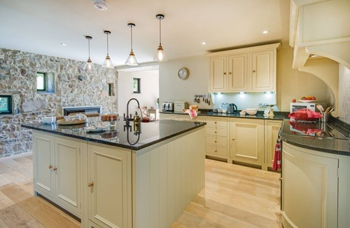 Slaggyford House | WILLIAMSTON BARN & COWSHED -sleeps 14, stunning barn conversion, luxury finishes
