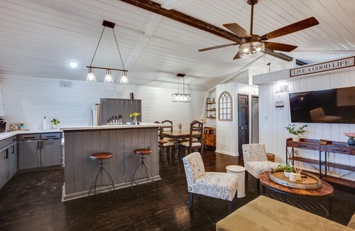 Willis House | Willis Vacation Rental ~ 2 Mi to Lake Conroe!