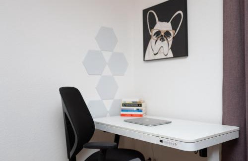 Herrenberg Apartment | Willkommen im Taros Home - Deluxe Apartment, der Wohlfühl Oase mit Balkon, HiFi Music, Coffee, 3 Betten und Homeoffice Platz