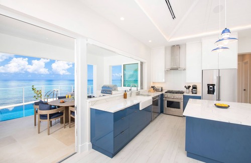 North Side House | Willow Beach: Private Pool with Backyard Snorkeling!
