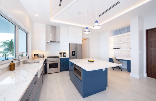 North Side House | Willow Beach: Private Pool with Backyard Snorkeling!