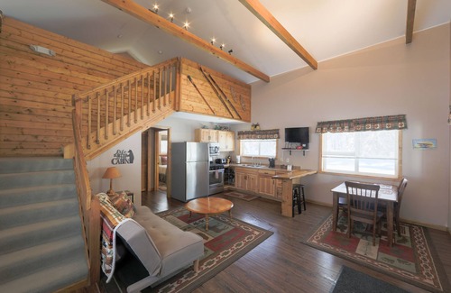 Talkeetna Cabin | Willow Cabin Family Ensuite with shower