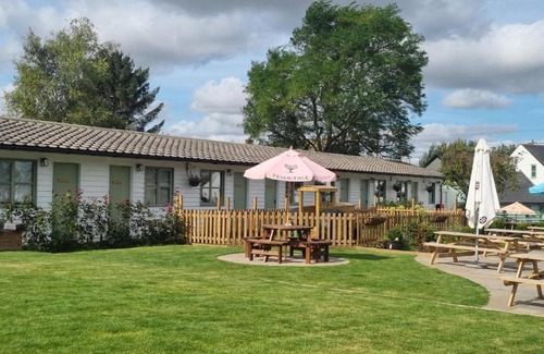 Pegsdon Ski Chalet | Willow Country Chalet in Pegsdon
