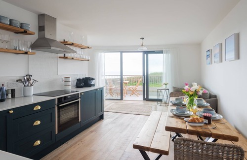 Hope-Cove Apartment | Willow Cove - a luxury self-catering apartment footsteps from the beach