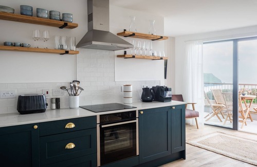 Hope-Cove Apartment | Willow Cove - a luxury self-catering apartment footsteps from the beach