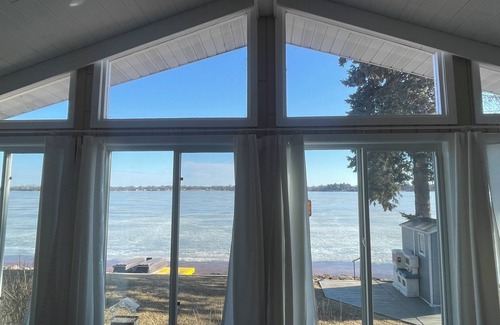 Annandale House | Willow Cove Cottage - A Serene 5-Bedroom House on Pleasant Lake in Annandale, MN
