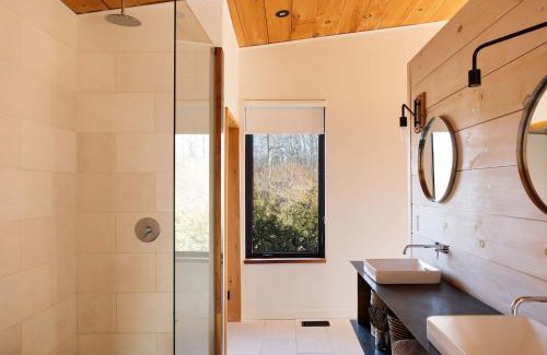 Hillier House | Willow Creek - Modern Sunlit Bungalow