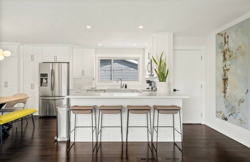 Willow Park House | Willow Dreams: Elegant 3-Bedroom Home near Shops