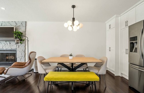 Willow Park House | Willow Dreams: Elegant 3-Bedroom Home near Shops