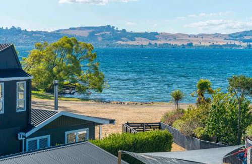 Rainbow Point House | Willow Lake House - Lake Taupo Holiday Home