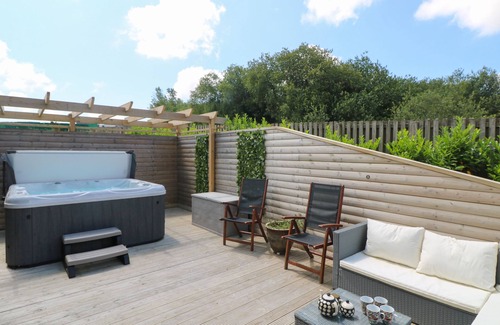 Winnard's Perch Cottage | WILLOW, RETALLACK, pet friendly, with pool in St Columb Major