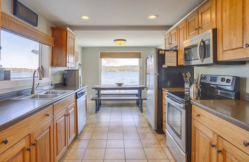 Penn Yan House | Willow Tree Cottage: Pet Friendly + Lakeside Vacation