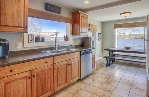 Penn Yan House | Willow Tree Cottage: Pet Friendly + Lakeside Vacation