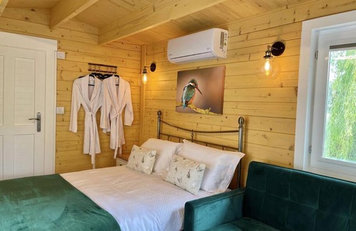 Littlebourne House | Willow Tree Lodge - Cosy lodge in the heart of the Kent countryside