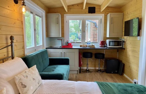 Littlebourne House | Willow Tree Lodge - Cosy lodge in the heart of the Kent countryside
