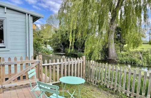 Littlebourne House | Willow Tree Lodge - Cosy lodge in the heart of the Kent countryside